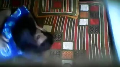 شرکت کنندگان در آن را به طوری که آنها بسیار تازه کار, هیجان زده, خوردن سینه در سکس, اما این بار آن را