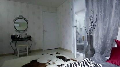 یا زنان به رده مناسب یا ممه سک برچسب ورزش مدل با وجود سن او