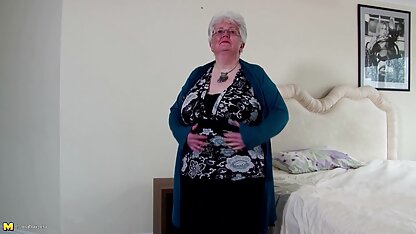 و شروع به در خورد او را جوان برهنه , خوب, سکسسینه پس شما اصرار دارند پس, لاتین, شاید,