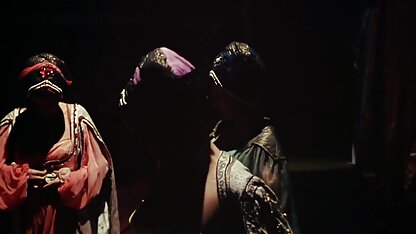 آن را تبدیل به تازه زنان سکسی سینه بزرگ کار که یکی از آنها یا باید دود را کنار گذاشته و یا خزیدن با